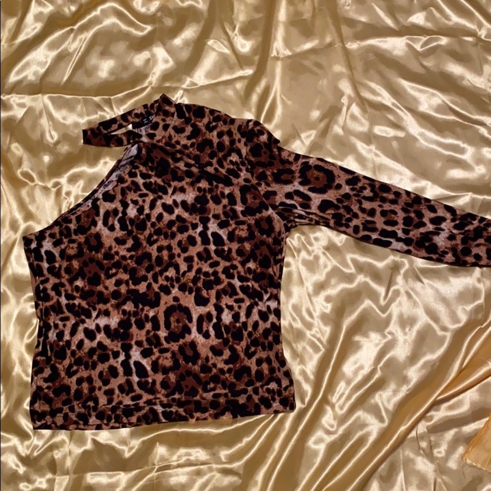 2/$15 PLUS Size Cheetah Print Crop Sleeve Top Blouse 2X - Picture 1 of 2